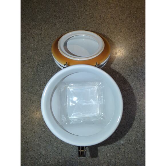 Gevalia Kaffe White & Gold Coffee Tea Ceramic Canister Airtight Hinge Lock 7.5" - Picture 9 of 9